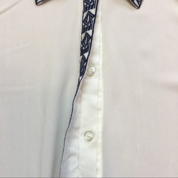 Francesca’s Cream Chiffon Collar Printed Button Down Tank Top Size M - Picture 4 of 7